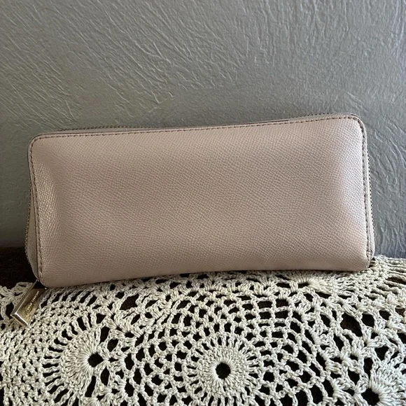 Michael Kors Beige Wallet - Picture 4 of 5